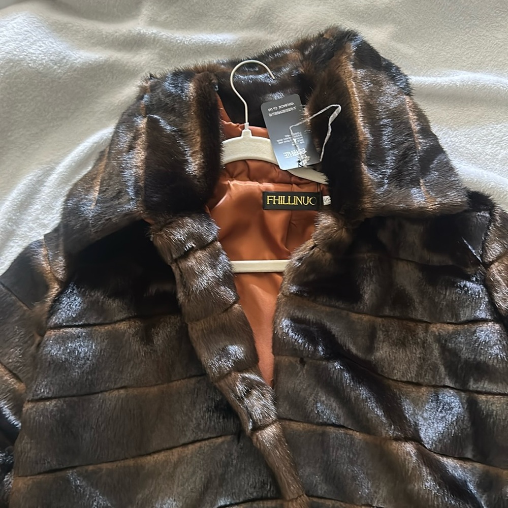 Brown chestnut faux fur coat w a small hood w tags